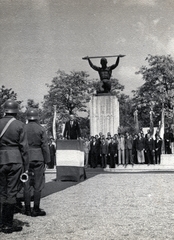 Hungary, Budapest XX., Emlékezés (Hősök) tere, Hősi emlékmű (Lux Elek, 1940.)., 1942, Marics Zoltán, Budapest, Fortepan #131238