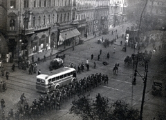 Magyarország, Budapest VIII., József körút a Baross utca sarkán álló házból nézve, szemben balra a Rökk Szilárd utca torkolata., 1941, Marics Zoltán, autóbusz, Budapest, Fortepan #131241