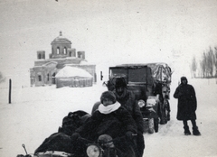 Oroszország, Sztanovoje, Szentháromság-templom., 1943, Marics Zoltán, keleti front, tél, templom, hó, teherautó, második világháború, magyar katona, Fortepan #131307