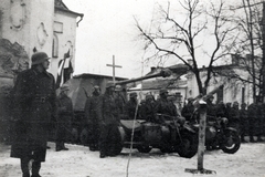 Ukraine, Nizhyn, Szent Miklós-székesegyház., 1943, Marics Zoltán, bicycle, motorcycle, second World War, motorcycle with sidecar, Fortepan #131319