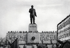 Magyarország, Budapest XIV., Ötvenhatosok tere (Sztálin tér), Sztálin szobor., 1954, Marics Zoltán, Sztálin ábrázolás, Budapest, Fortepan #131388