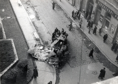 Magyarország, Budapest VIII., a József körút kiteresedése a Krúdy (Bangha Béla) utca sarkától a Baross utca irányába nézve., 1956, Marics Zoltán, forradalom, járműroncs, BTR 40, Budapest, Fortepan #131423