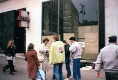 Magyarország, Budapest V., Vörösmarty tér 2., 1989, Marics Zoltán, színes, címer, Budapest, Fortepan #131441