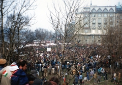 Magyarország, Budapest V., Március 15. tér az Erzsébet híd pesti hídfőjéről nézve. Március 15-i megemlékezés és békés tüntetés., 1989, Marics Zoltán, színes, tüntetés, Budapest, rendszerváltás, Fortepan #131450