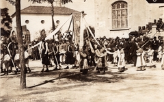 Albania, Shkodra, Rruga Kolë Idromeno, balra Hafiz pasa dzsámija., 1917, Palotai Klára, procession, Fortepan #131841