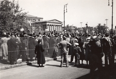 Magyarország, Budapest VI.,Budapest XIV., Hősök tere, Eucharisztikus Világkongresszus, háttérben a Szépművészeti Múzeum az Andrássy útról nézve., 1938, Új Ember hetilap, Budapest, Fortepan #131873