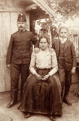 1914, Vámos Eszter, family, folk costume, soldier, photographer, three people, Fortepan #131909