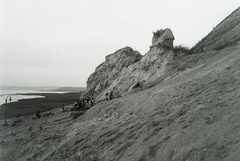 Hungary, Balatonkenese, a löszfal megerősítésén dolgozó kubikosok a település térségében, az 1914. május 11-én történt földcsuszamlást és vasúti balesetet követően. Leltári jelzet: MMKM TFGY 2017.6.31, 1914, Magyar Műszaki és Közlekedési Múzeum / Történeti Fényképek Gyűjteménye, Fortepan #132216