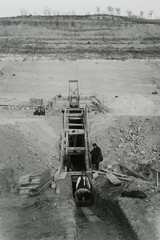 Hungary, Balatonkenese, löszfal helyreállítása és megerősítése a település térségében, az 1914. május 11-én történt földcsuszamlást és vasúti balesetet követően. Leltári jelzet: MMKM TFGY 2017.6.33, 1914, Magyar Műszaki és Közlekedési Múzeum / Történeti Fényképek Gyűjteménye, Fortepan #132217