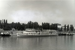 Románia, Drobeta-Turnu Severin, (ekkor Turnu Severin), kikötő. Az NFR Regele Carol II (épült: 1936.) nevű román személyszállító gőzhajója. Korának legnagyobb dunai hajója volt. Leltári jelzet: MMKM TFGY 2017.10.47, 1937, Magyar Műszaki és Közlekedési Múzeum / Archívum / Negatívtár / özv Venczel Jánosné gyűjteménye, Fortepan #132315