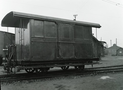 Hungary, Budapest IX., Vágóhíd vontatási telep. »A BHÉV D 202 pályaszámú kalauzkocsija. Gyártás: Ganz, 1888.« Leltári jelzet: 393, 1930, Magyar Műszaki és Közlekedési Múzeum / Archívum / Negatívtár / BHÉV gyűjteménye, BHÉV-organisation, Budapest, Fortepan #132420