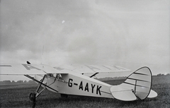 United Kingdom, London, Croydon repülőtér. De Havilland Puss Moth típusú repülőgép. Leltári jelzet: 219, 1930, Magyar Műszaki és Közlekedési Múzeum / Archívum / Negatívtár / Bottó András gyűjteménye, airplane, De Havilland-brand, Fortepan #132448