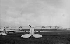 United Kingdom, London, Croydon repülőtér. De Havilland Puss Moth típusú repülőgép. Leltári jelzet: 222, 1930, Magyar Műszaki és Közlekedési Múzeum / Archívum / Negatívtár / Bottó András gyűjteménye, airplane, De Havilland-brand, Fortepan #132451