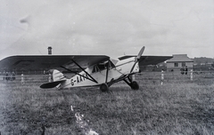 United Kingdom, London, Croydon repülőtér. De Havilland Puss Moth típusú repülőgép. Leltári jelzet: 223, 1930, Magyar Műszaki és Közlekedési Múzeum / Archívum / Negatívtár / Bottó András gyűjteménye, airplane, De Havilland-brand, Fortepan #132452