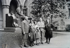 Hungary, Budapest XIV., Károlyi Sándor szobra (Stróbl Alajos, 1908.) a Vajdahunyad vára udvarán. Leltári jelzet: 237, 1931, Magyar Műszaki és Közlekedési Múzeum / Archívum / Negatívtár / Bottó András gyűjteménye, Budapest, Fortepan #132463