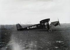 Hungary, Budapest XXI., Csepel, a Weiss Manfréd Művek repülőtere, gróf Wenckheim Frigyes Angliából vásárolt Desoutter II típusú sportrepülőgépe. Leltári jelzet: 1121, 1930, Magyar Műszaki és Közlekedési Múzeum / Archívum / Negatívtár / özv Batta Ábrahámné gyűjteménye, flying, airplane, Budapest, registration mark, Desoutter-brand, Fortepan #132535