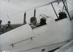 Hungary, Mátyásföld Airport, Budapest XVI., az 1935 július 11-15 közötti II. Magyar Pilóta Piknik osztrák résztvevője, De Havilland Gipsy Moth repülőgéppel. Leltári jelzet: 1189, 1935, Magyar Műszaki és Közlekedési Múzeum / Archívum / Negatívtár / Magyar Nemzeti Múzeum Történeti Képcsarnok gyűjteménye, airplane, De Havilland-brand, Budapest, Fortepan #132590