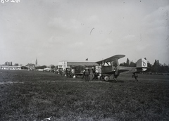 Hungary, Mátyásföld Airport, Budapest XVI., a szombathelyi állami pilótaiskola repülőgépei a repülőnapon Leltári jelzet: 1208, 1928, Magyar Műszaki és Közlekedési Múzeum / Archívum / Negatívtár / Magyar Nemzeti Múzeum Történeti Képcsarnok gyűjteménye, pilot, flying, Budapest, airplane, biplane, Fortepan #132606