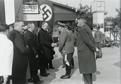 Hungary, Mátyásföld Airport, Budapest XVI., adriai nyaralásáról és belgrádi tárgyalásairól hazafelé tartó és Mátyásföldön rövid pihenőt tartó Hermann Göring (ekkor mint porosz miniszterelnök) a tiszteletére megjelent magyar politikusokat üdvözli 1935 június 8-án. Jobbra Hans Georg Mackensen budapesti német nagykövet. Leltári jelzet: 1319, 1935, Magyar Műszaki és Közlekedési Múzeum / Archívum / Negatívtár / Magyar Nemzeti Múzeum Történeti Képcsarnok gyűjteménye, Budapest, Fortepan #132633