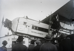 Magyarország, Mátyásföldi repülőtér, Budapest XVI., az Imperial Airways angol légiforgalmi társaság City of Budapest nevű Armstrong Whitworth Argosy típusú repülőgépe, mely Lord Rothermere fiát, Esmond Harmsworth-t hozta Budapestre. Leltári jelzet: 1320, 1928, Magyar Műszaki és Közlekedési Múzeum / Archívum / Negatívtár / Magyar Nemzeti Múzeum Történeti Képcsarnok gyűjteménye, repülőgép, légcsavar, Armstrong Whitworth-márka, biplán, Budapest, Imperial Airways légitársaság, Armstrong Whitworth A.W.154 Argosy, Fortepan #132634