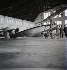 Hungary, Mátyásföld Airport, Budapest XVI., hangár. Leltári jelzet: 2851, 1935, Magyar Műszaki és Közlekedési Múzeum / Archívum / Negatívtár / özv Szintai Józsefné gyűjteménye, airplane, hangar, Budapest, Fortepan #132745