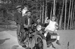 Magyarország, Méray Motorkerékpárgyár Rt. oldalkocsis motorkerékpárja., 1937, Szabó János, közlekedés, jármű, dohányzás, magyar gyártmány, oldalkocsis motorkerékpár, Méray-márka, rendszám, Fortepan #13275