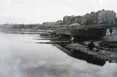 Magyarország, Budapest III., Árpád fejedelem útja 50., Asboth hajóépítő telep, az AT 50/2 légcsavaros hajó vízre bocsátása 1947. szeptember 21-én. Leltári jelzet: 1036, 1947, Magyar Műszaki és Közlekedési Múzeum / Történeti Fényképek Gyűjteménye / Asboth Oszkár gyűjteménye, Budapest, hajóépítés, Fortepan #132842