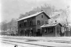 Hungary, Őrtilos, (Légrád) vasútállomás., 1905, Torjay Valter, railway, winter, snow, train station, rails, place-name signs, Fortepan #13285