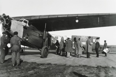 Magyarország, Mátyásföldi repülőtér, Budapest XVI., Cidna Fokker FVII típusú, 420 LE-s Jupiter motorral, 8 üléssel készült utasszállító repülőgép. Leltári jelzet: 29153, 1932, Magyar Műszaki és Közlekedési Múzeum / Archívum / Negatívtár / Kolbányi Géza gyűjteménye, Budapest, Fortepan #132868