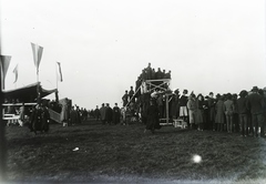 Magyarország, Budapest X., Rákosmező, a Budapesti Nemzetközi Repülőverseny nézőközönsége a Fehér út felőli tribün előtt. 1910. június 5-17. között. Leltári jelzet: 29778, 1910, Magyar Műszaki és Közlekedési Múzeum / Archívum / Negatívtár / Pölös István gyűjteménye, Czakó Ferenc, Budapest, Fortepan #132887