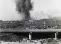 Leltári jelzet: 29815, 1915, Magyar Műszaki és Közlekedési Múzeum / Archívum / Negatívtár / Pölös István gyűjteménye, Czakó Ferenc, First World War, explosion, wire obstacle, Fortepan #132920