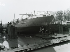 Magyarország, Óbuda, Budapest III., az Óbudai Hajógyár úszódokkjában a Duna (épült: 1910.) folyam-tengeri áruszállító gőzhajó. Leltári jelzet: 21610, 1938, Magyar Műszaki és Közlekedési Múzeum / Történeti Fényképek Gyűjteménye / Óbudai Hajógyár gyűjteménye, Budapest, úszódokk, Fortepan #133076