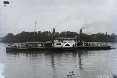 Hungary, Budapest, DDSG Herkules oldalkerekes vontató gőzhajó (épült: 1910.), háttérben a Margit-sziget. Leltári jelzet: N232, 1921, Magyar Műszaki és Közlekedési Múzeum / Történeti Fényképek Gyűjteménye / Óbudai Hajógyár gyűjteménye, Budapest, Fortepan #133179