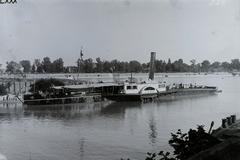 Magyarország, Óbuda, Budapest III., Óbudai Hajógyár, DDSG Isar oldalkerekes vontató gőzhajó (épült: 1923.), a Hajógyári-sziget csúcsánál, háttérben a Margit-sziget. Leltári jelzet: N229, 1923, Magyar Műszaki és Közlekedési Múzeum / Történeti Fényképek Gyűjteménye / Óbudai Hajógyár gyűjteménye, Budapest, Fortepan #133182