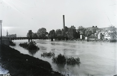 Hungary, Óbuda, Budapest III., a Hajógyári-szigetre vezető emelőhíd és az Óbudai Hajógyár a budai rakpartról nézve. Leltári jelzet: N259, 1930, Magyar Műszaki és Közlekedési Múzeum / Történeti Fényképek Gyűjteménye / Óbudai Hajógyár gyűjteménye, Budapest, Fortepan #133201