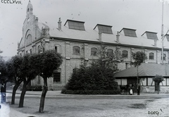 Magyarország, Óbuda, Budapest III., Óbudai Hajógyár, gépműhelycsarnok és előtte az istállóépület. Leltári jelzet: N274, 1912, Magyar Műszaki és Közlekedési Múzeum / Történeti Fényképek Gyűjteménye / Óbudai Hajógyár gyűjteménye, Budapest, Fortepan #133214