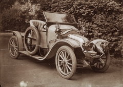 »Az első magyar autó-kiskocsi verseny 1912. évi VI. havi nevezésére Glattfelder Dezső budapesti karosszériagyáros, Renault auto, 10 HP részére készített magyar karosszériája.« Leltári jelzet: MMKM_TEMGY_78_2, 1912, Magyar Műszaki és Közlekedési Múzeum / Témagyűjtemény / Vértes Vilmos István gyűjteménye, Renault-márka, automobil, Fortepan #133325