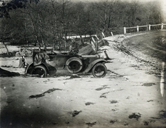 »Dukla-pass, Karpaten, 3. Armee (Borovics).« Leltári jelzet: MMKM_TEMGY_78_40, 1915, Magyar Műszaki és Közlekedési Múzeum / Témagyűjtemény / Vértes Vilmos István gyűjteménye, First World War, woods, winter, uniform, soldier, automobile, Fortepan #133338