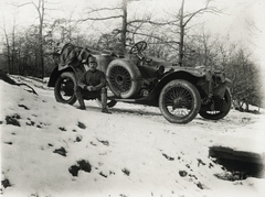 »Dukla-pass, Karpaten, 3. Armee (Borovics).« Leltári jelzet: MMKM_TEMGY_78_41, 1915, Magyar Műszaki és Közlekedési Múzeum / Témagyűjtemény / Vértes Vilmos István gyűjteménye, First World War, woods, winter, uniform, soldier, automobile, Fortepan #133339