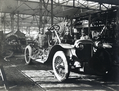 Poland, Nowy Sącz, Galícia, a tüzérség autójavító műhelye. Leltári jelzet: MMKM_TEMGY_78_46, 1915, Magyar Műszaki és Közlekedési Múzeum / Témagyűjtemény / Vértes Vilmos István gyűjteménye, First World War, mechanic, workshop, automobile, vehicle repair, Fortepan #133343