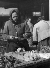 Hungary, Budapest II., Fény utcai piac., 1959, Tőry Klára, Budapest, seller, Fortepan #133413