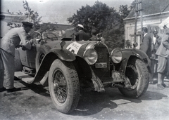 Magyarország, Harkány, a gróf Benyovszky-csillagtúra egyik résztvevője a célnál., 1931, Varga Csaba dr., automobil, rendszám, rajtszám, autóverseny, Fortepan #133430