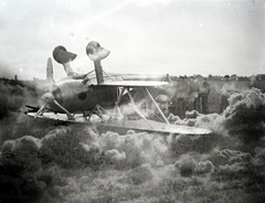 Ukrajna, átvágódott Fiat CR 42-es vadászrepülőgép a szovjet fronton., 1941, Varga Csaba dr., repülőgép, Fiat-márka, MKHL, járműroncs, Fiat CR-42, keleti front, Fortepan #133470