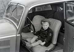 Hungary, Pécs, 1943, Varga Csaba dr., DKW-brand, automobile, steering wheel, vehicle interior, girls'n'cars, Fortepan #133561