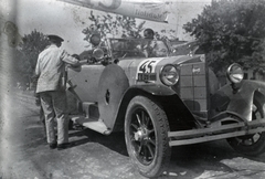 Magyarország, Harkány, a gróf Benyovszky-csillagtúra résztvevője, Csengeri Rezső gyógyszerész Steyr típusú túrakocsija a célnál., 1931, Varga Csaba dr., Steyr-márka, autóverseny, automobil, rendszám, rajtszám, Fortepan #133583