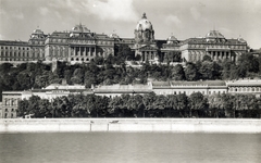 Magyarország, Budapest I., a Királyi Palota (később Budavári Palota) és a Lánchíd utca házai a Dunáról nézve., 1933, Poór László, Budapest, Fortepan #133601