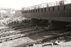 Magyarország, Budapest XIII., Újpesti-öböl, a Ganz Hajógyár sólyája, úszódaru hajótest vízre bocsátása előtt., 1949, Chuckyeager tumblr, Budapest, munkás, Fortepan #133683