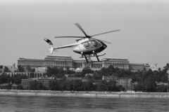 Magyarország, Budapest I., a Budavári Palota (korábban Királyi Palota) Pest felől nézve., 1988, Chuckyeager tumblr, palota, helikopter, Budapest, Hughes-márka, Hughes MD-500, Fortepan #133743