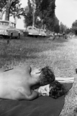 Hungary,Lake Balaton, Tihany, Gödrös, Lepke sor., 1965, Chuckyeager tumblr, beach, love, plaid, Fortepan #133801