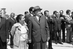 Magyarország, Ferihegyi (ma Liszt Ferenc) repülőtér, Budapest XVIII., a szovjet párt- és kormányküldöttség ünnepélyes fogadása 1979. május 30-án. Kádár János, az MSZMP KB első titkára és felesége, tőlük balra Losonczi Pál az Elnöki Tanács elnöke., 1979, Chuckyeager tumblr, híres ember, repülőtér, Budapest, Best of, Fortepan #133883